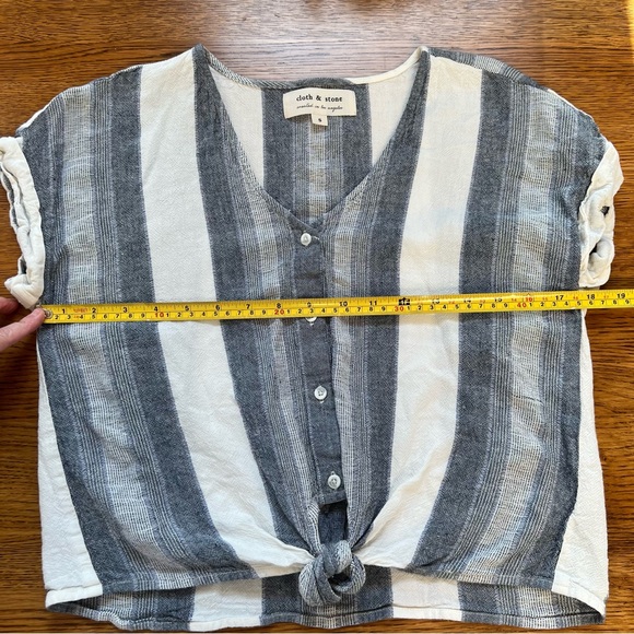 ⭐️ Cloth & Stone Front Tie Short Sleeve Tee SMALL - Picture 12 of 13
